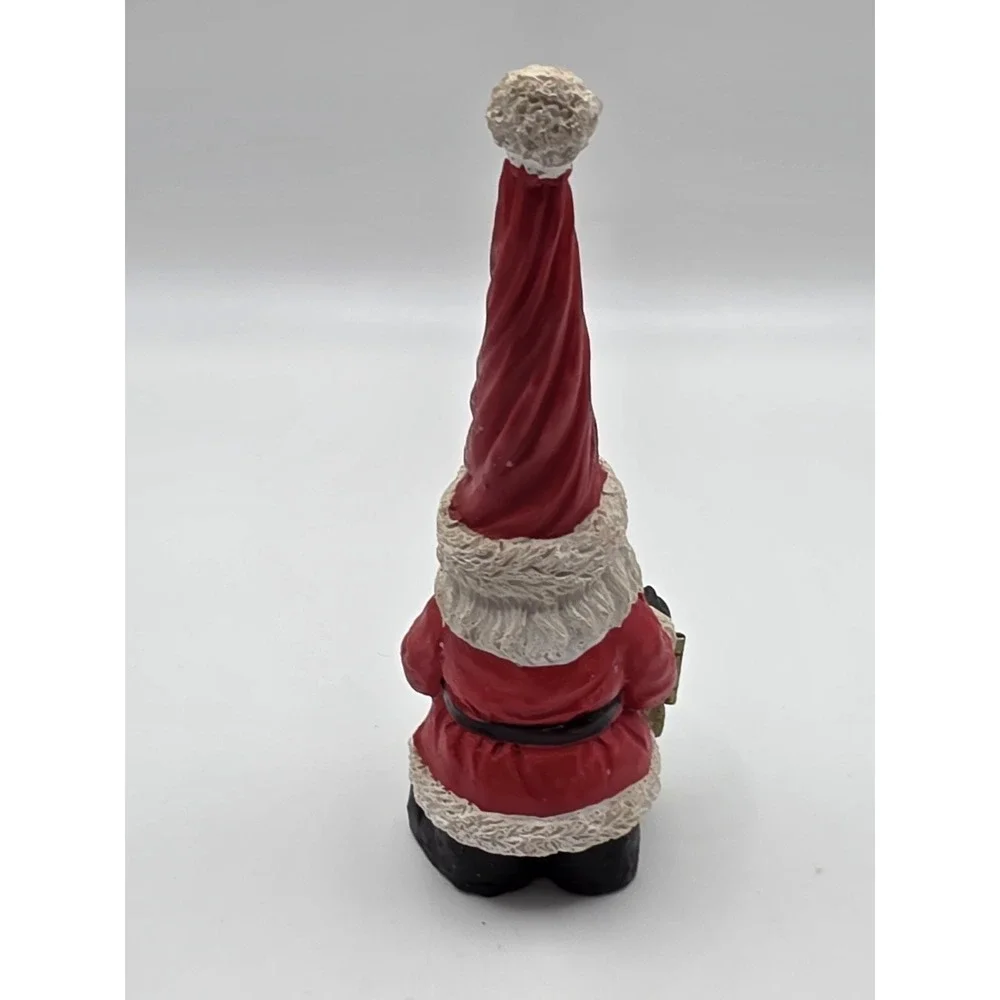 Santa Resin FIGURINE WITH wreath
